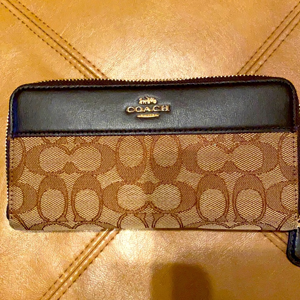 COPY - Coach accordion wallet